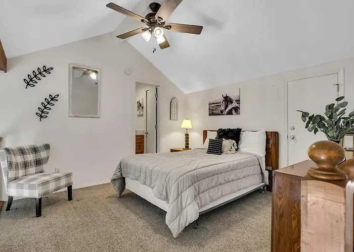 Fall Creek Condo Near The Strip!